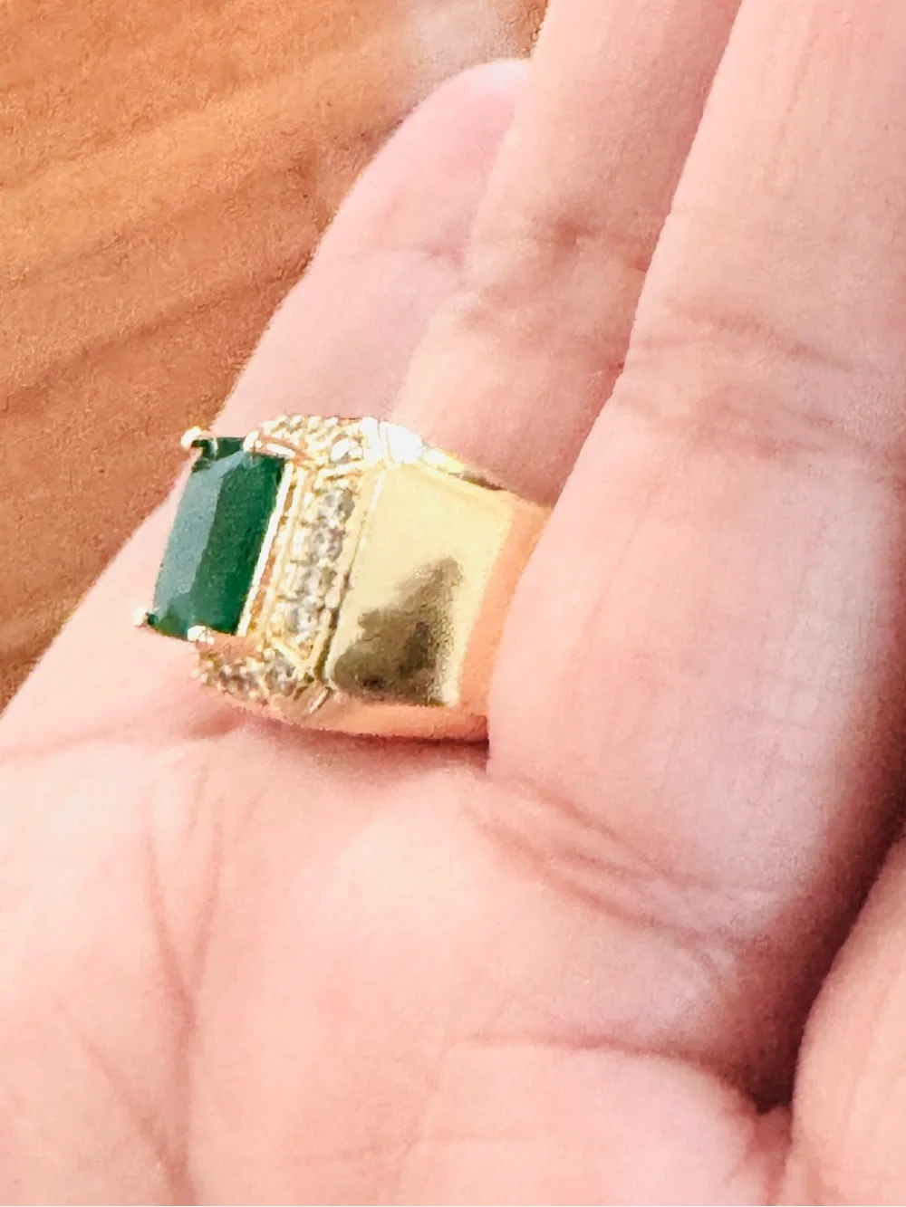 18K Gold Plated Men's Ring with Emerald Green Stone. Size 9